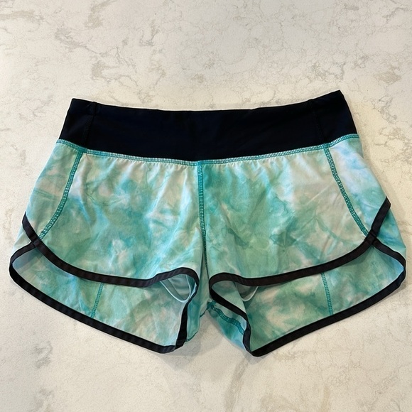 Lululemon Tracker Short II Turquoise Tie Dye Athletic Shorts Women’s Size 4 - Picture 4 of 16